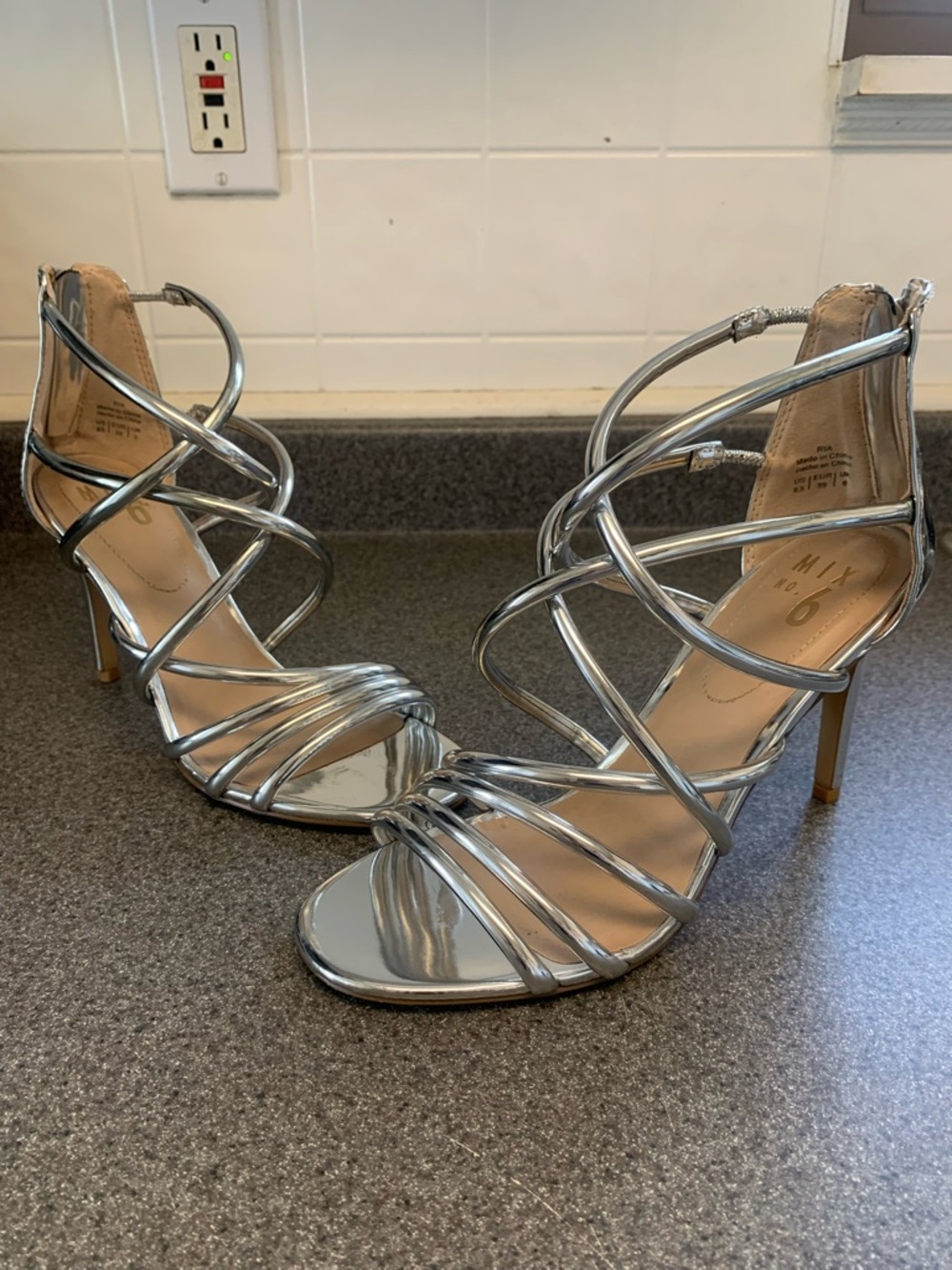 Mix No. 6 Ria silver strappy stiletto heels Size 8.5 Party Formal Dressy Fun EUC - Picture 2 of 8